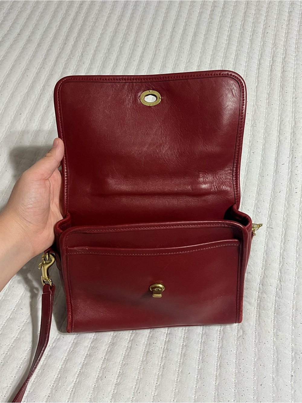 Vintage Coach Court Bag
Satchel Red Brass Hardware
#9870 - Picture 12 of 16